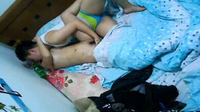 出租屋偷拍到一对女同解决生理问题用手指代替男人的JJ